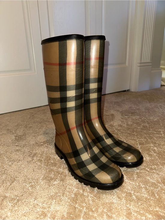 Burberry Shoes - Burberry Women’s Classic Check Tall Rain Boots in Beige/Black